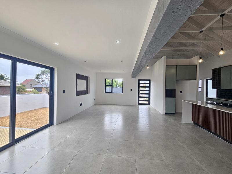 3 Bedroom Property for Sale in Myburgh Park Western Cape